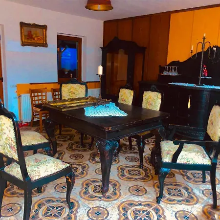 Strazsa Vendeghaz Apartment